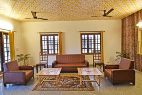 Villa close to Rock beach- Group room